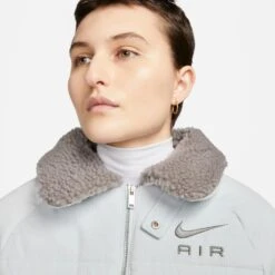 Piumino Con Zip Da Donna Nike Sportswear Air Therma-FIT -Trussardi Negozio nike dq6930 043 phsym001 nw